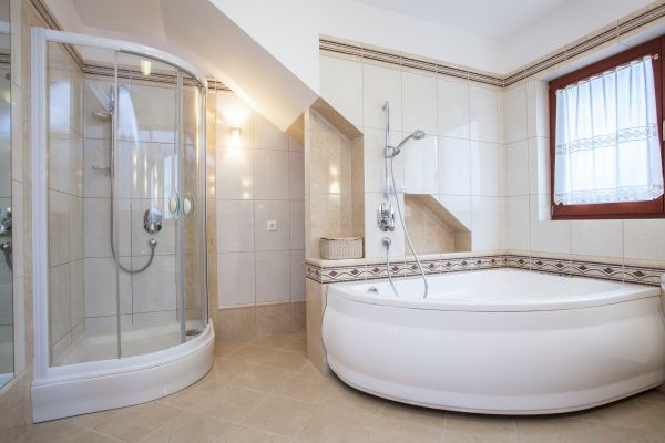 Oversized Bathtub Installation in Salem