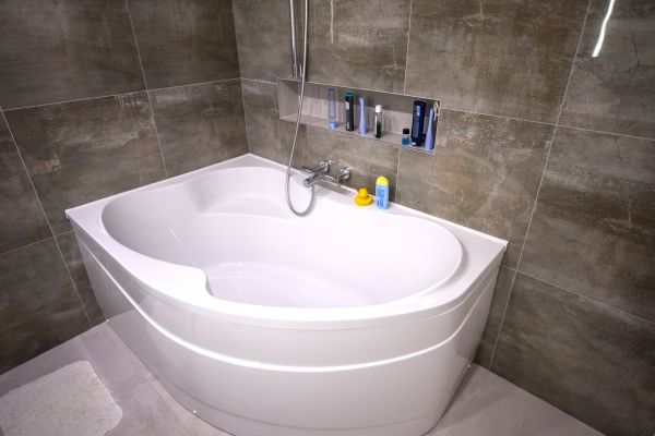 Large Bathtub Installation in Salem