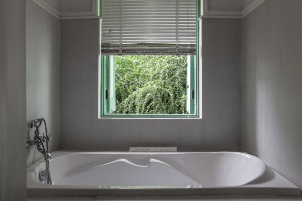 Fiberglass Tub Installation in Salem